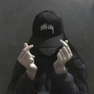 高冷好看的黑色系女生真人头像图片