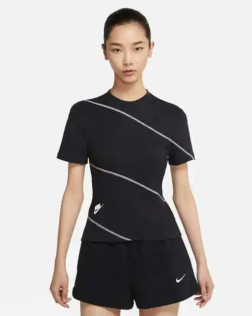 p>nike sportswear nsw 女子短袖上衣是耐克品牌旗下的一款产品. /p>