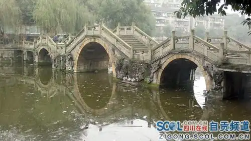 富顺西湖开闸放水维修龙凤桥预计明年1月竣工