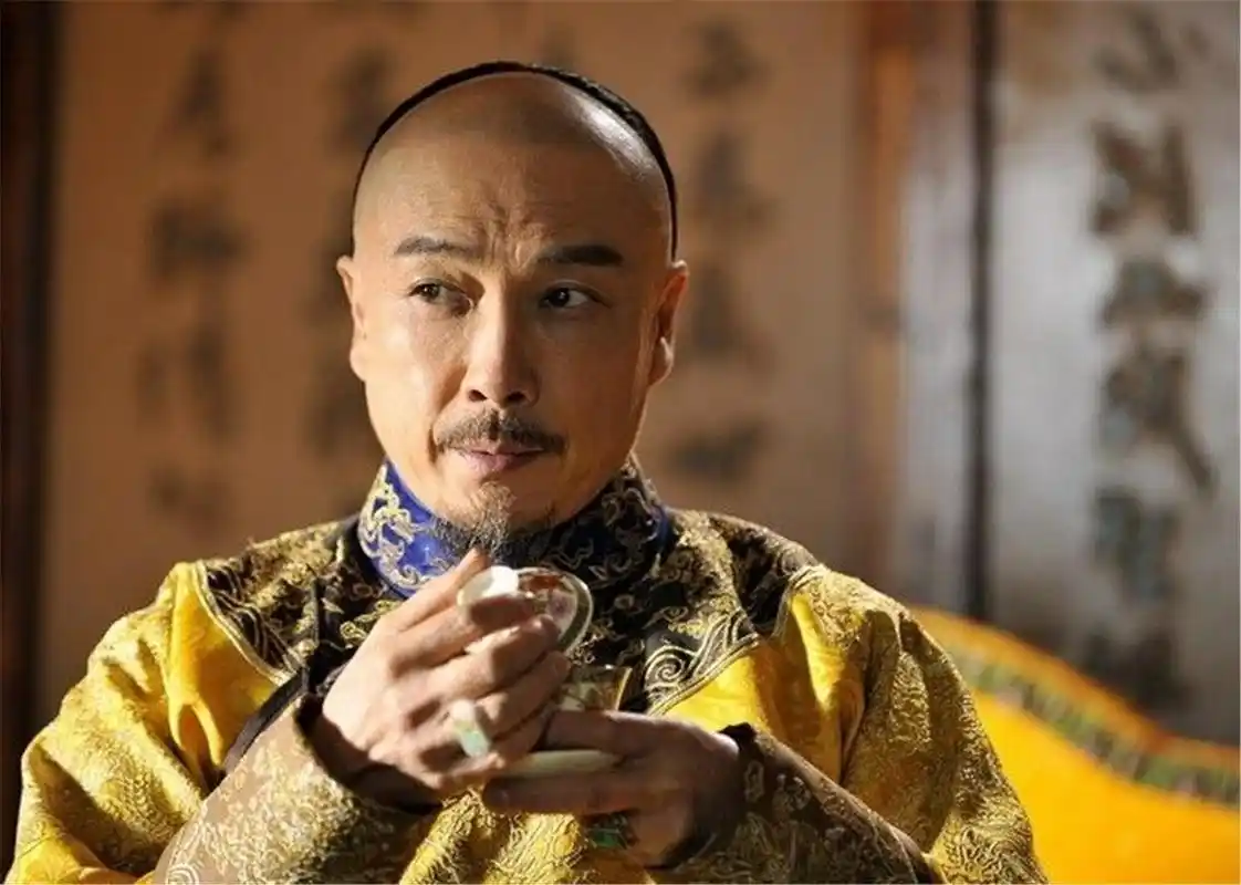 康熙一生犯了三个大错,错爱一个人,错放一个人,错看一个