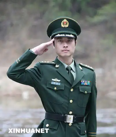 武装警察の07式の警官の春,秋の普段着_陆99海99空军 一斉に衣替