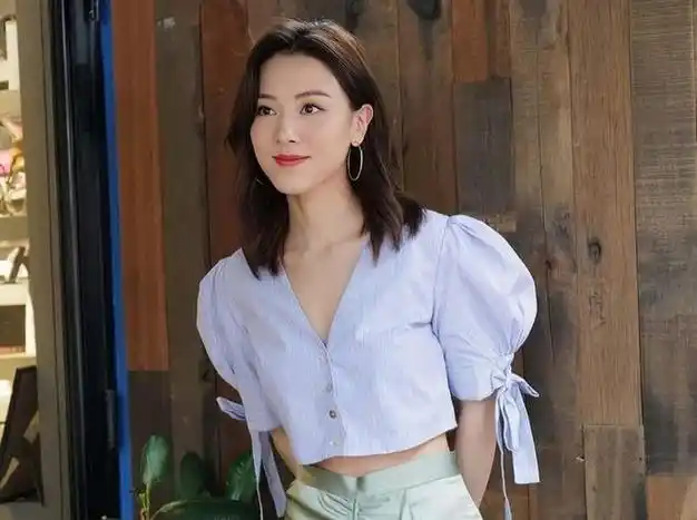 tvb高颜值女星王敏奕新剧牺牲大,露美背诱惑男主,网友:味道足|模特