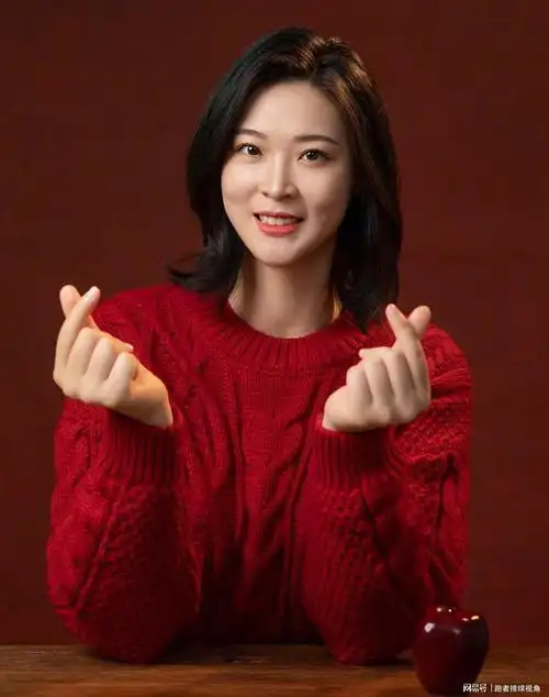 惠若琪上春晚,丈夫代替发布社媒,文案尽显钢铁直男,女排仅一人