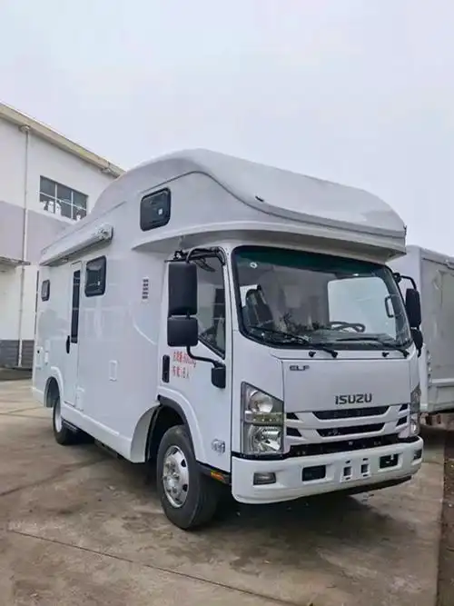 五十铃700p平头轻卡c型房车