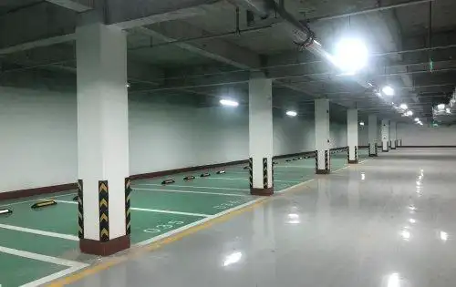 地下停车位均采用环氧树脂地坪更加大气上档次并且车位2.4米5.3米.