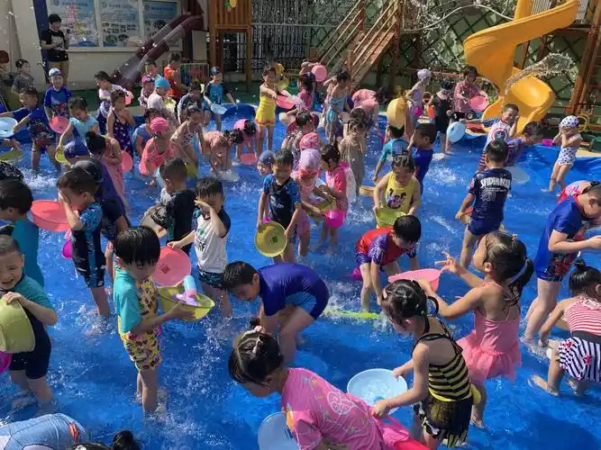 湖岭镇博士幼儿园"缤纷夏日一一有趣的玩水游戏"活动
