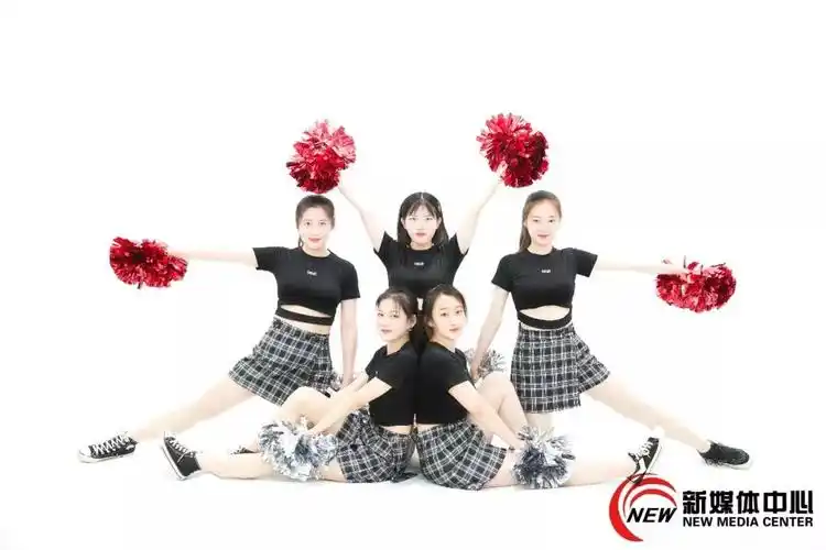 快来pick你最心仪的啦啦队!_青春