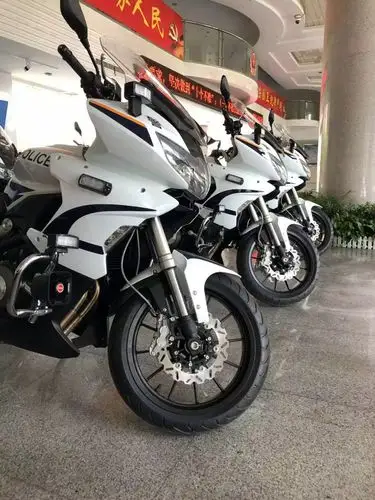 贝纳利湖南蓝宝龙300巡航版警车顺利交付宁远衡阳交警铁骑