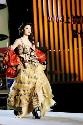图文:上海国际服装文化节现场秀(5)