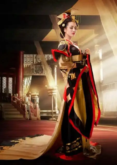 迪丽热巴女皇照霸气侧漏颜值和气场完全不输范冰冰