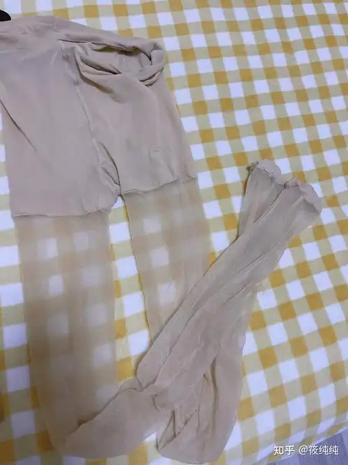 想咨询下经常需要穿连裤丝袜的女生,你们如果上班或者在外面大脚趾顶