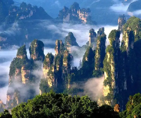 山峰风景主题_最险要巍峨的山峰