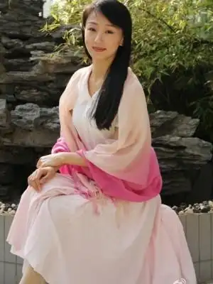 闵春晓个人资料简介_闵春晓图片写真_生活照_家庭背景-明星库