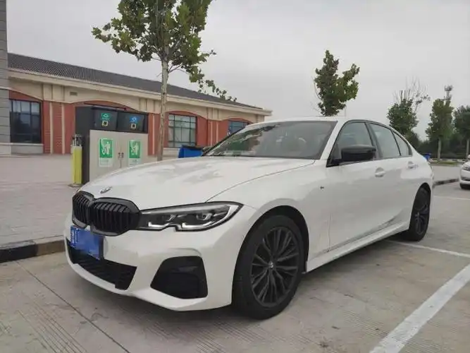 宝马 宝马3系  2021款 325i m运动曜夜套装图片