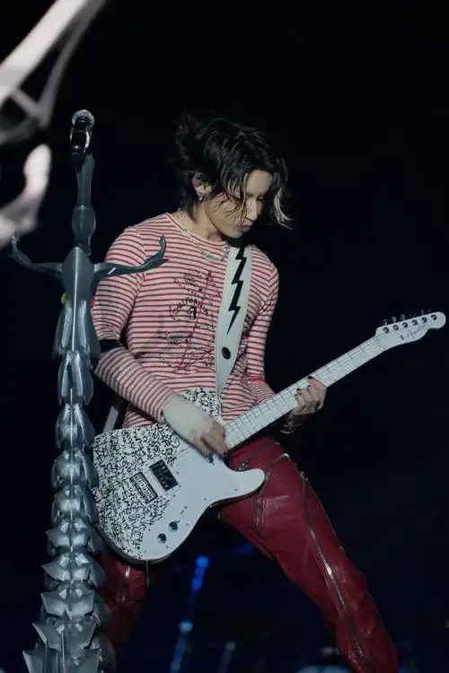 小鬼王琳凯超话#小鬼王琳凯音乐节#昨天看到我朋友在现场,拜托了他