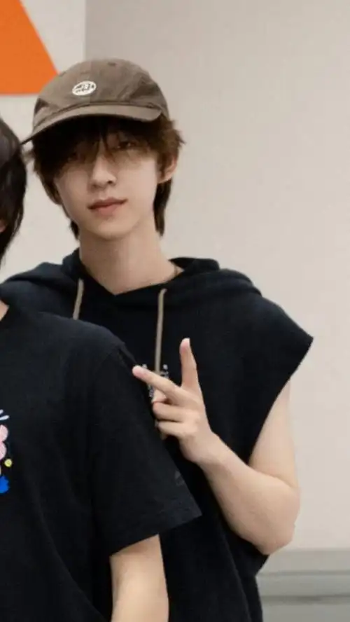 贺峻霖开车稳的张真源都睡着了