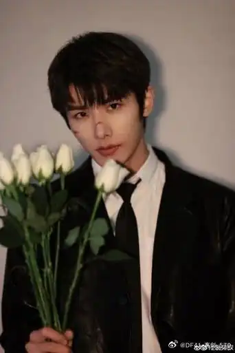 赵弈钦新剧招惹战损妆##赵弈钦