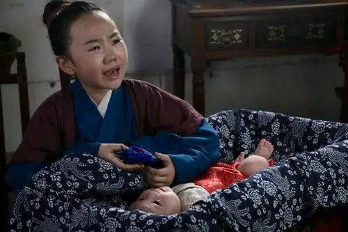 周芷莹(饰许仙)