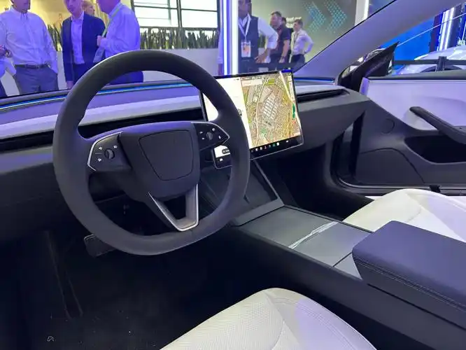 四季度交付 特斯拉新款model 3实车亮相 内饰更"廉价"_太平洋号