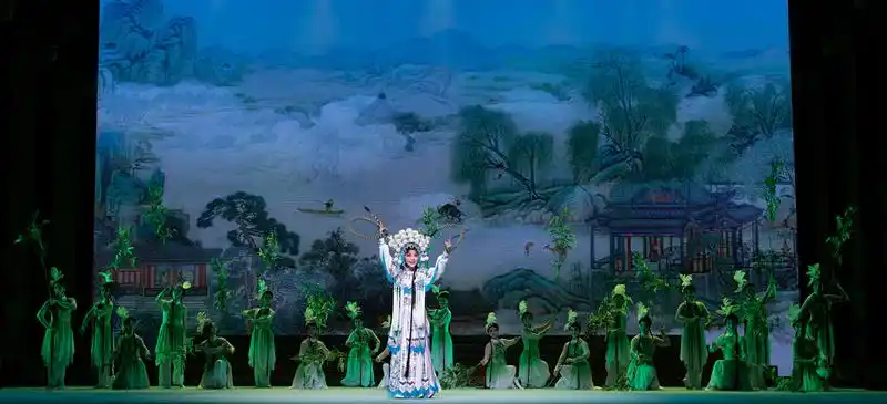 川剧别洞观景亮相2020年新年戏曲晚会