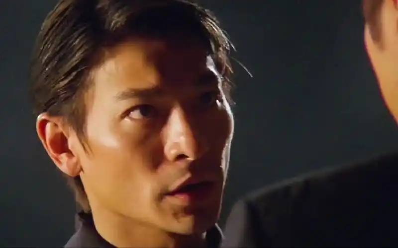 隔着屏幕都能感觉得到的眼神压迫感#龙在边缘