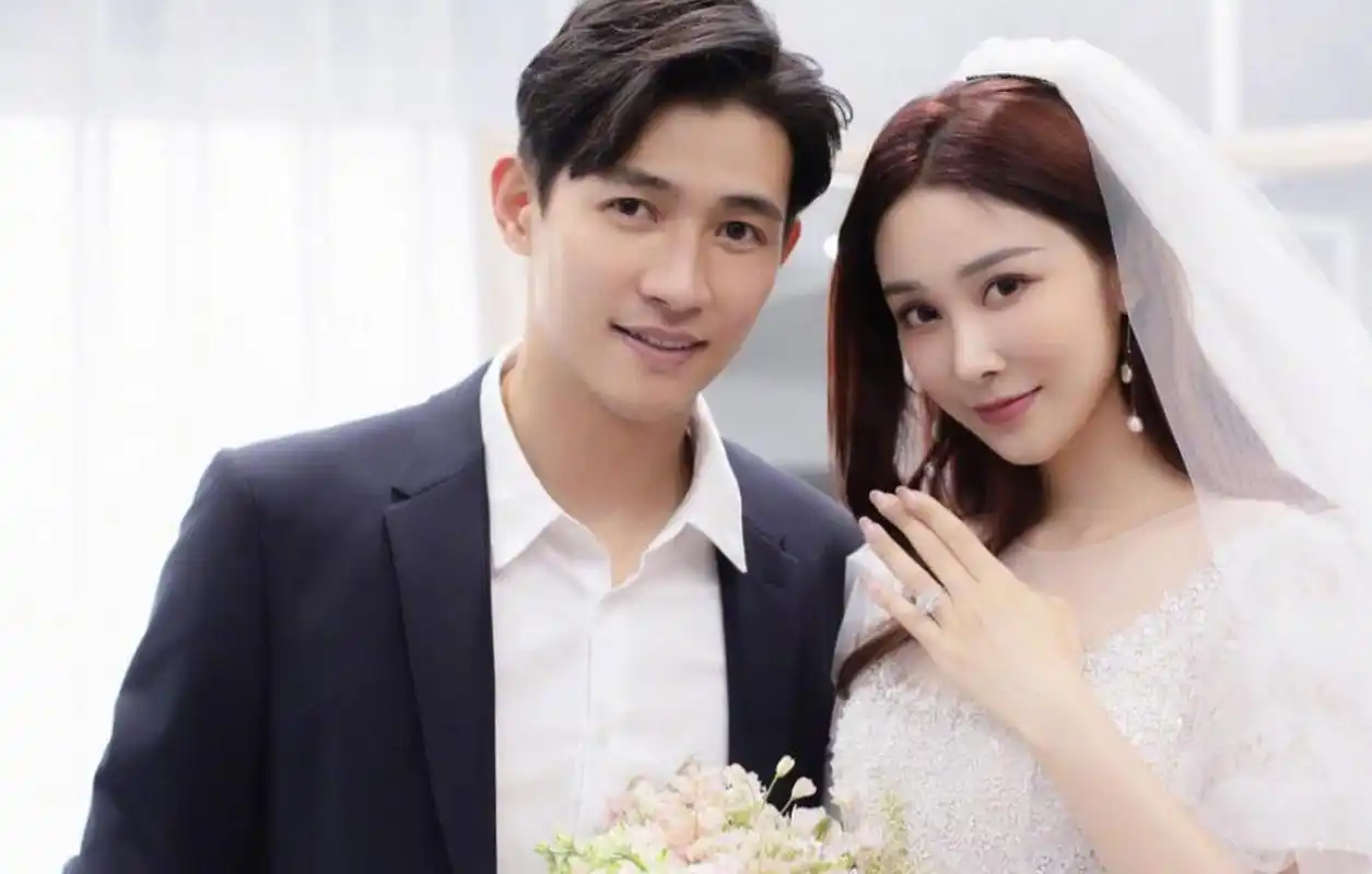 张天爱和李子峰的恋情曝光,然而却以李子峰出轨告终.