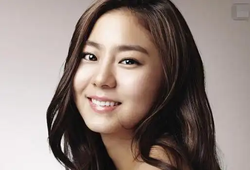 看相算命图解_下巴短的女人命运如何?(面相)