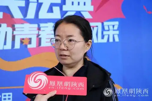 班主任王老师接受采访