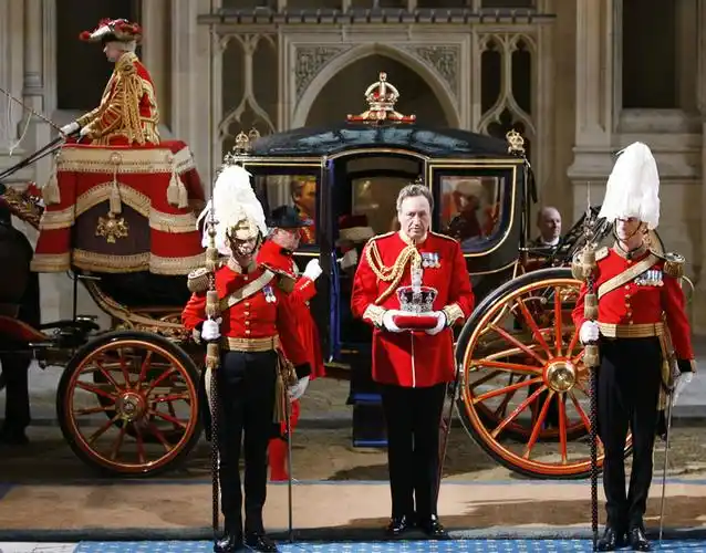 英国皇室服装鉴赏