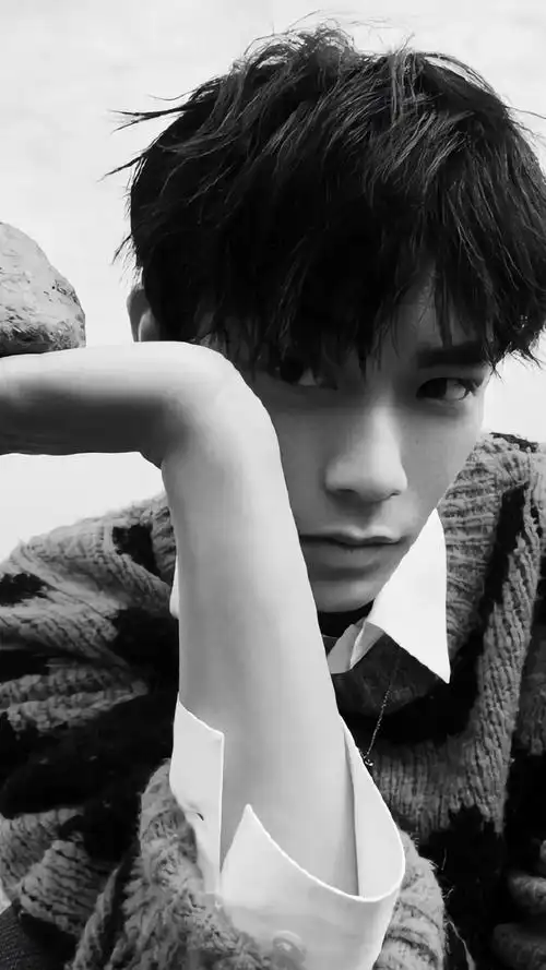 冷峻少年丁禹兮帅气迷人写真