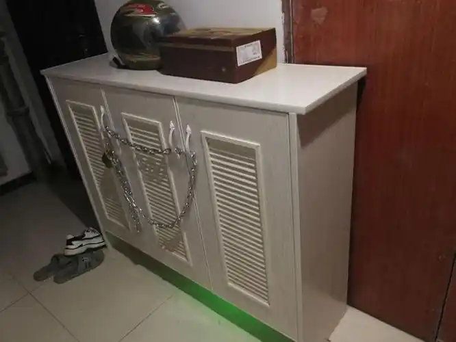 鞋柜占用了小区楼道和消防通道