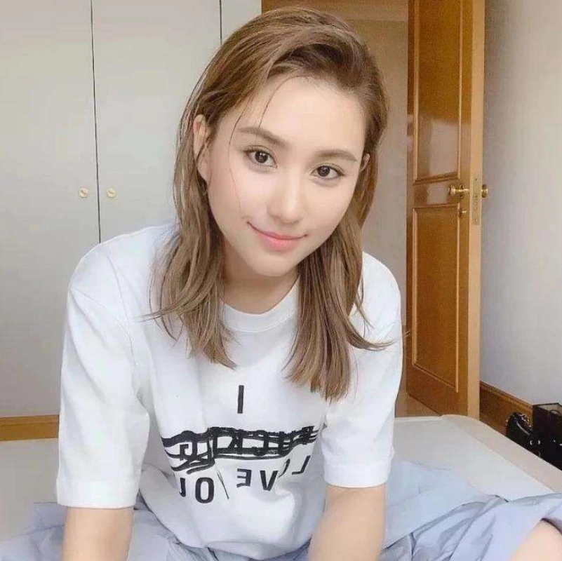 赌王去世四天,何超莲发文悼念:我想你了!无法目睹最美千金出嫁