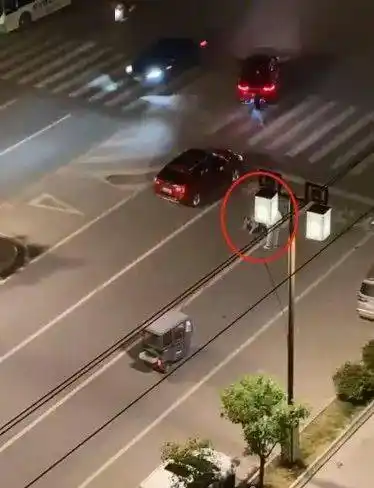 空军军医大学第一附属医院(西京医院)的诊断证明显示,李先生被诊断为