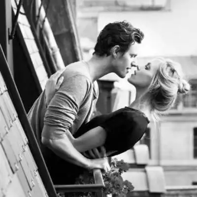 2019最新欧美情侣浪漫接吻黑白头像图片