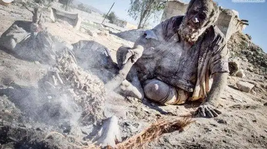 人类最长不洗澡记录男子60年不洗澡吃猪腐肉喝脏水