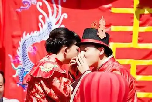 婚礼交杯酒主持词推荐浪漫的交杯酒主持词介绍