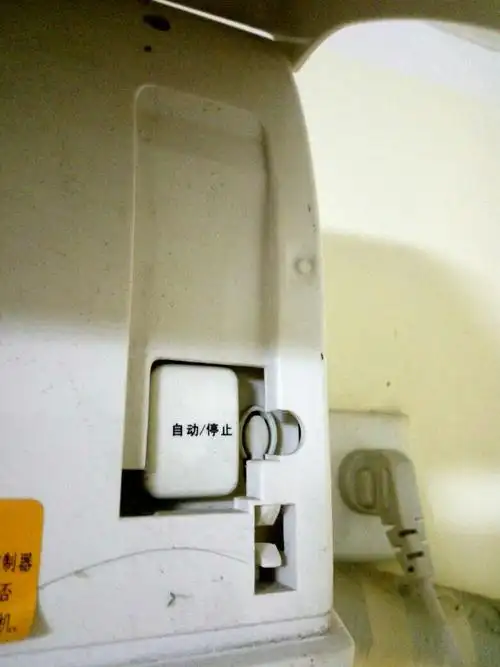 追答: 挂壁有个紧急开关,按下去就能打开,温度的话就是你上次关空调前