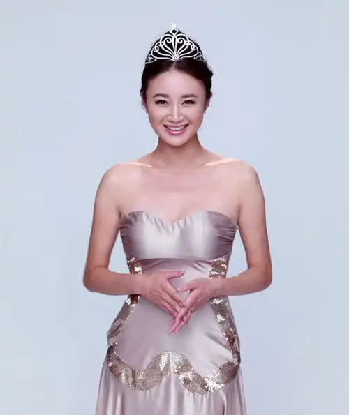 凤凰主持人田桐:看我稳稳的成长_卫视频道_凤凰网