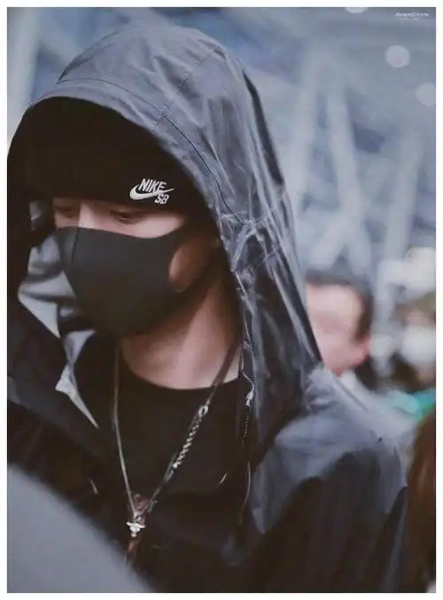 王一博带口罩合集大帅哥就是什么都挡住了也能苏你一脸的水平