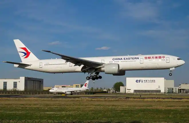 图为东方航空一架波音777-300er8月8日起,东方航空公司推行"代客选座