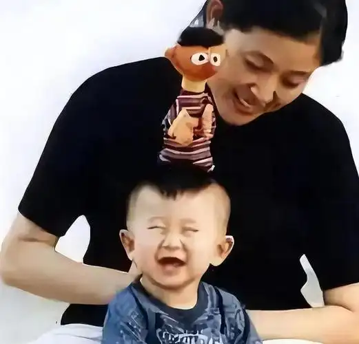 可时间一久,倪萍就发现自己的儿子眼睛会不自觉地流眼泪,还会出现