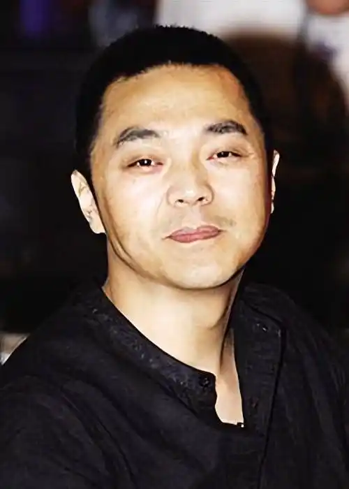 离婚多年,赵明明带着女儿52岁依旧单身,英宁很快结婚生活幸福_电视