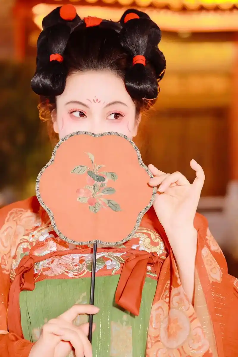 来西安怎么可以不拍一套唐宫夜宴写真呢!#国风古韵 鬓云欲度香 - 抖音