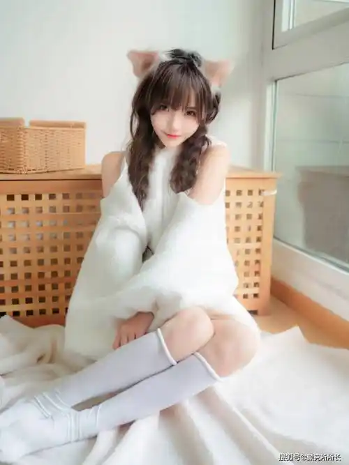 19岁极品尤物少女的时尚居家穿搭:可爱休闲风 性感不失格调_造型_整体