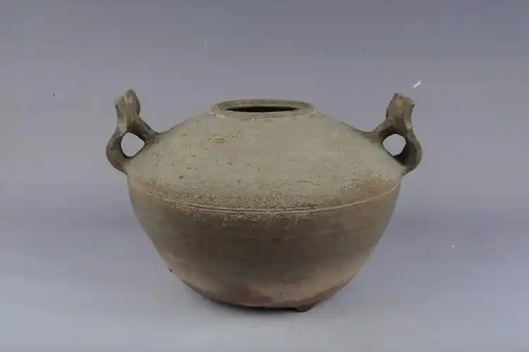 汉代青釉水波纹双耳瓷罐