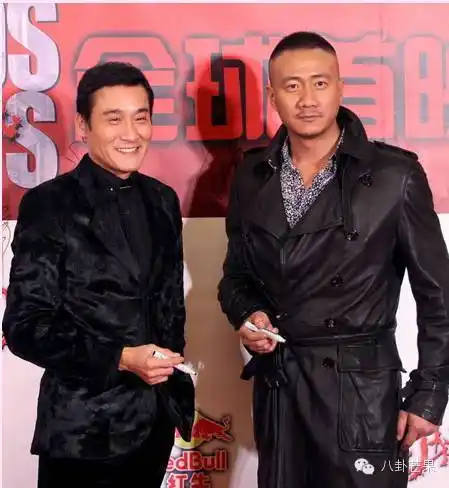 孙红雷?平常也算霸气~然而他只想钻进胡军的怀里.