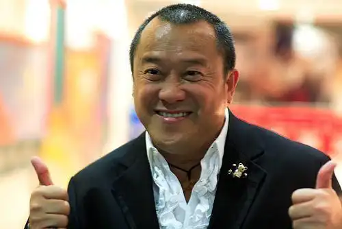 为嫁豪门未婚先孕,婚后骂丈夫又丑又胖,被公公扫地出门