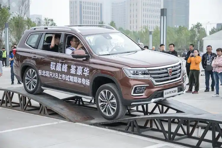 中大型suv性价比之选 荣威rx8轻试驾