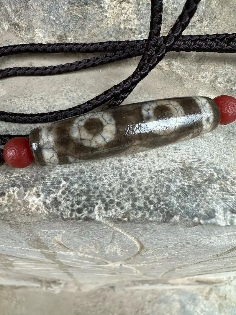 藏传火供高包浆非常油润的三眼天珠