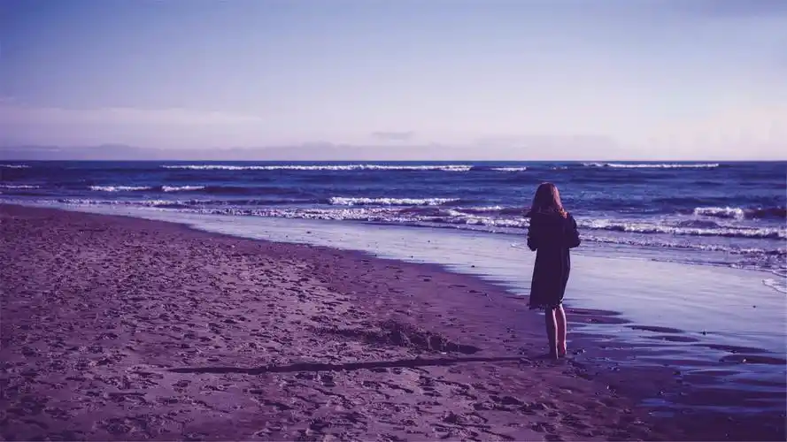 伤感的图片动漫(伤感壁纸高清图片动漫)